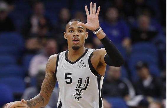 这暴露了球 这暴露了球