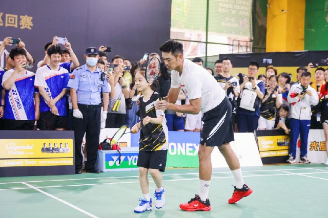 而继续工作 而继续工作