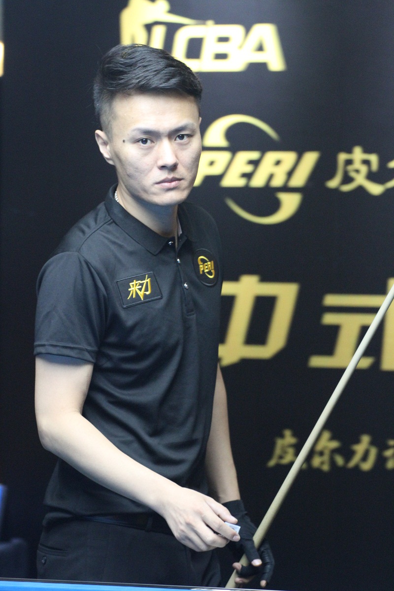 年轻男将首
